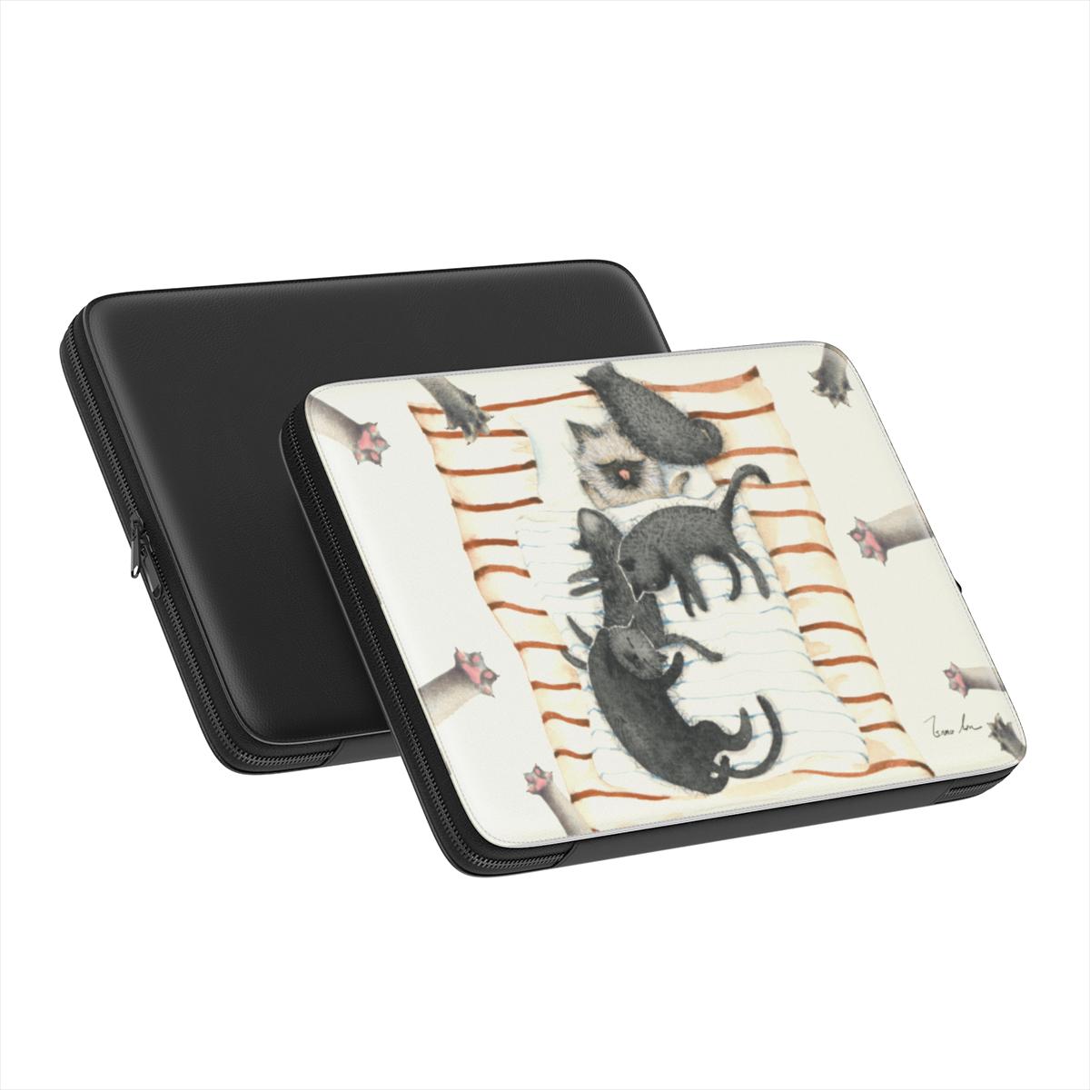 Blue Eyed Cat Laptop Sleeve – Trapped in the Dark