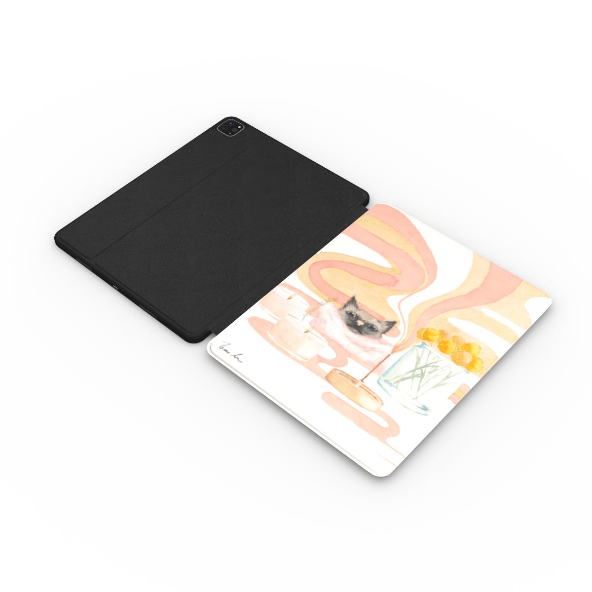 Fragrant Comfort – A Cat with Eyes as Blue as the Ocean Apple iPad Case